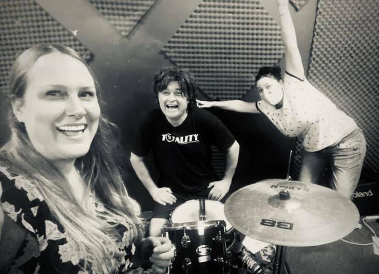 Brits and Pieces band , Brits and Pieces , Brits & Pieces , 90s Britpop tribute band , Britpop band sydney , Britpop coverband , Britpop tribute band , British music band , Sydney coverband